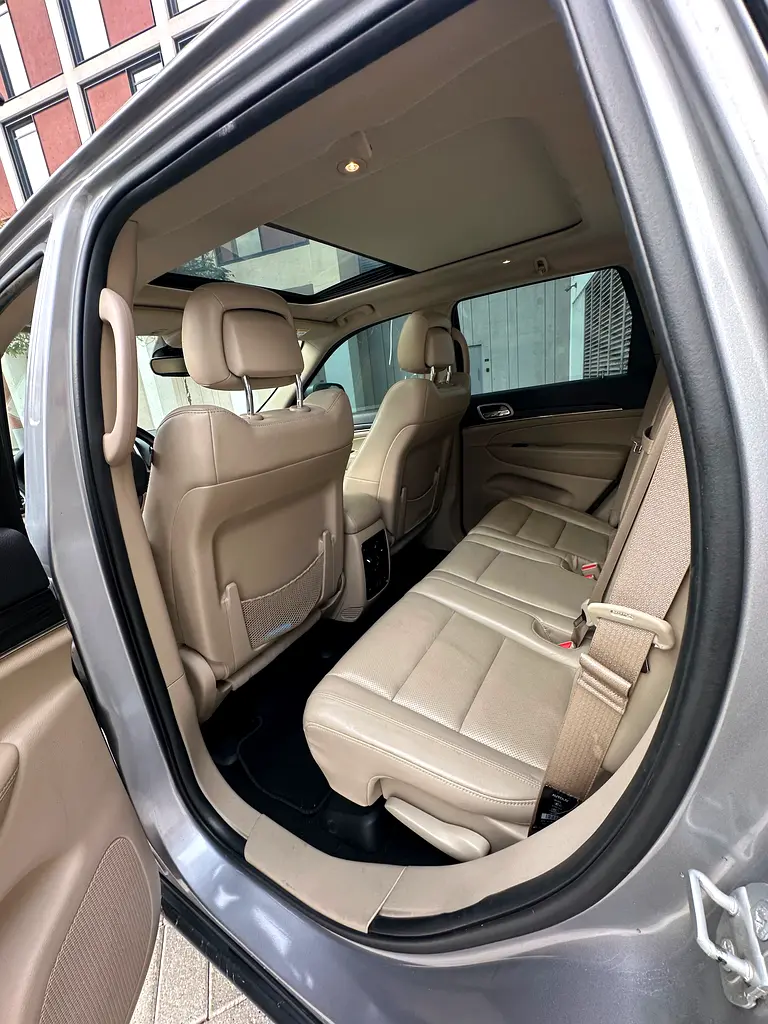 JEEP GRAND CHEROKEE 2020 LIMITED GCC SERVICE HISTORY FOR SALE - Image 9