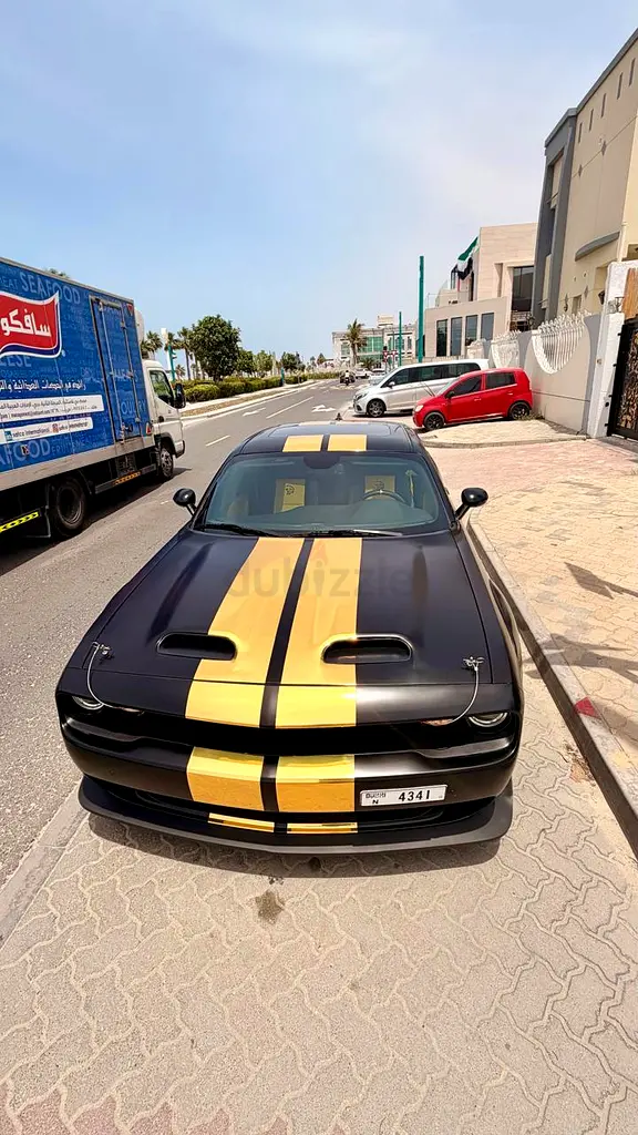 immaculate DODGE challenger 2018 GCC V8 RT/HE.5.7, Wide body with sunroof - Image 10