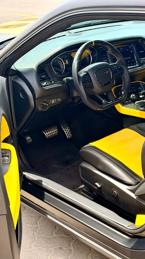 immaculate DODGE challenger 2018 GCC V8 RT/HE.5.7, Wide body with sunroof - Image 12