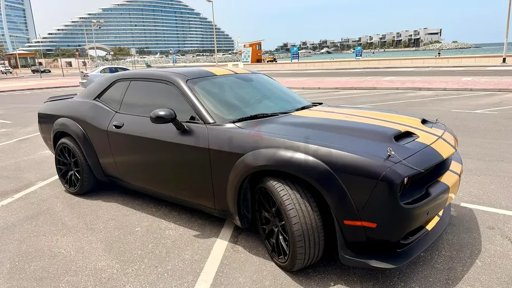 immaculate DODGE challenger 2018 GCC V8 RT/HE.5.7, Wide body with sunroof - Image 5