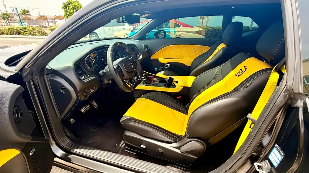immaculate DODGE challenger 2018 GCC V8 RT/HE.5.7, Wide body with sunroof - Image 7