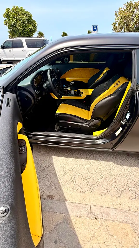 immaculate DODGE challenger 2018 GCC V8 RT/HE.5.7, Wide body with sunroof - Image 8