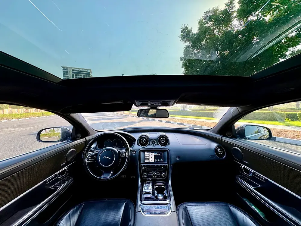 Jaguar XJ 6 Executive 2016 - GCC Specs - Pristine Condition - Image 12