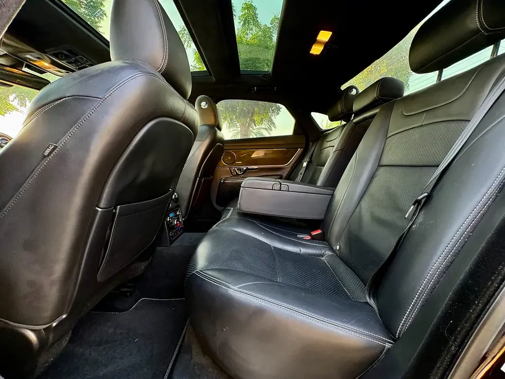Jaguar XJ 6 Executive 2016 - GCC Specs - Pristine Condition - Image 13