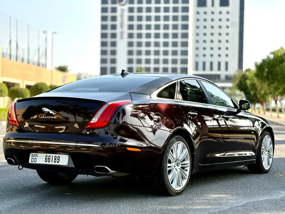 Jaguar XJ 6 Executive 2016 - GCC Specs - Pristine Condition - Image 8