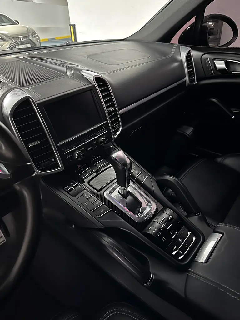 Porsche Cayenne S 2011 | European Specs | V8 Performance | Service History Available - Image 4