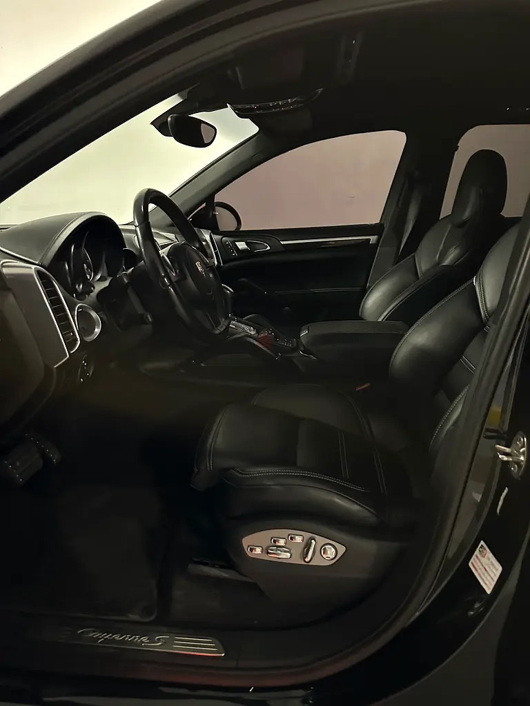 Porsche Cayenne S 2011 | European Specs | V8 Performance | Service History Available - Image 7