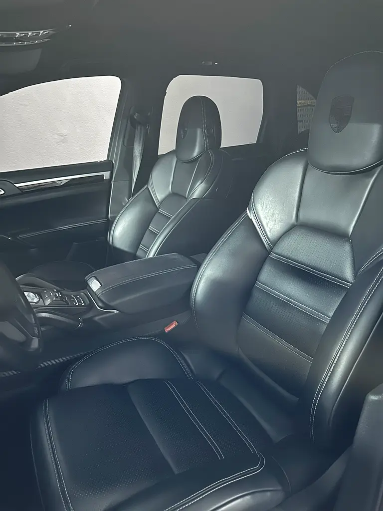 Porsche Cayenne S 2011 | European Specs | V8 Performance | Service History Available - Image 8