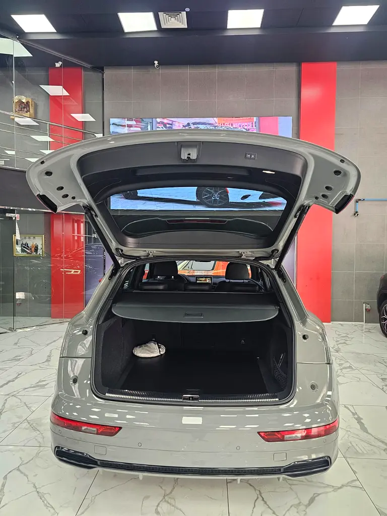 APX monthly EMI 1750 | Audi Q5 45 TFSI Quattro Sport | GCC Specs | Excellent Condition | Warranty + - Image 18