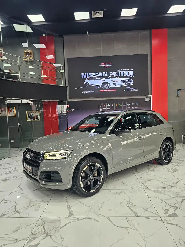 APX monthly EMI 1750 | Audi Q5 45 TFSI Quattro Sport | GCC Specs | Excellent Condition | Warranty + - Image 5