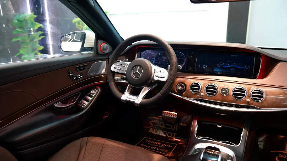 ELITE AMG MERCEDES S500 V8 || S63 KIT || RADAR || TOP RANGE || GCC || HEADUP DISPLAY LOW MILEAGE - Image 17