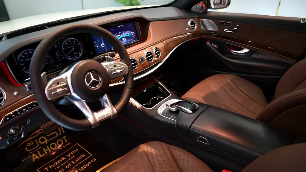 ELITE AMG MERCEDES S500 V8 || S63 KIT || RADAR || TOP RANGE || GCC || HEADUP DISPLAY LOW MILEAGE - Image 19
