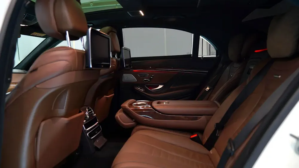 ELITE AMG MERCEDES S500 V8 || S63 KIT || RADAR || TOP RANGE || GCC || HEADUP DISPLAY LOW MILEAGE - Image 20