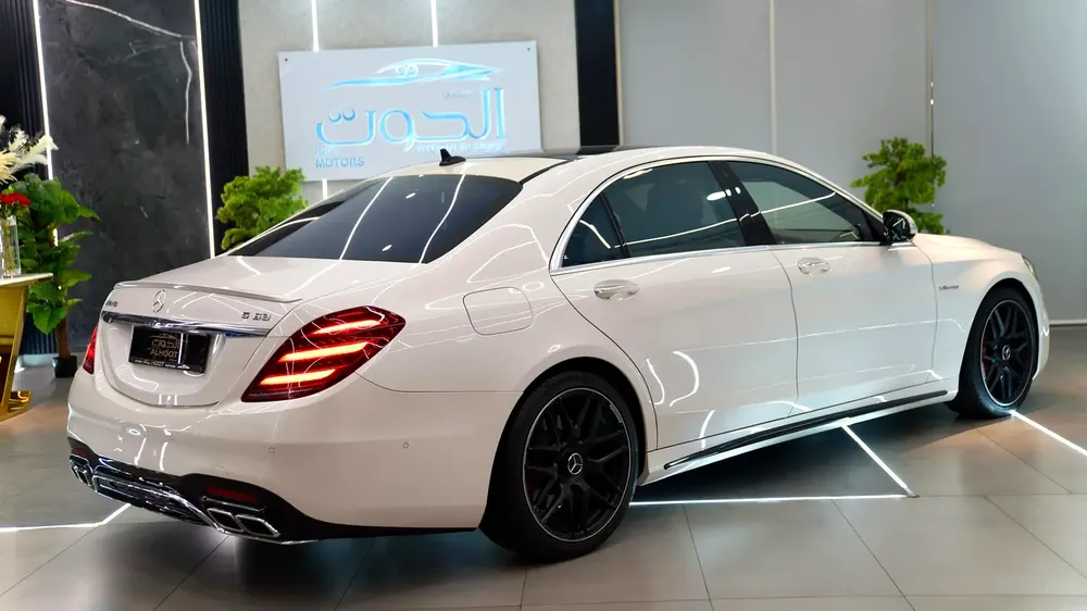 ELITE AMG MERCEDES S500 V8 || S63 KIT || RADAR || TOP RANGE || GCC || HEADUP DISPLAY LOW MILEAGE - Image 9