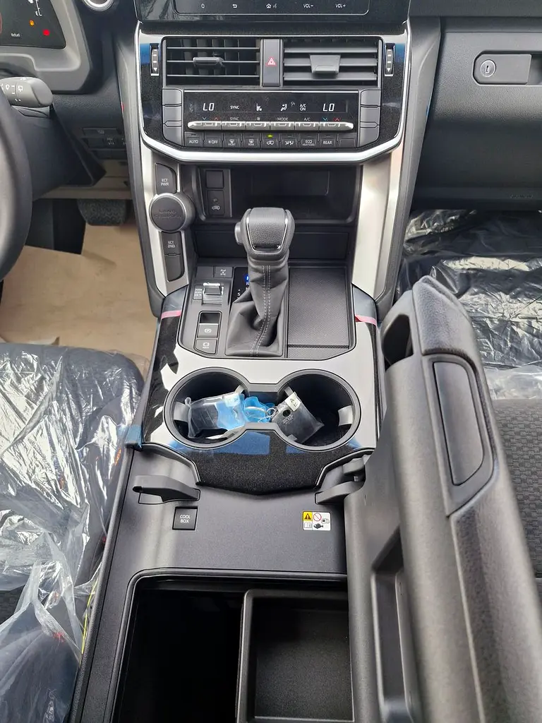 2026 TOYOTA LC300 GX 4.0L BASIC BRAND NEW 0KM (EXPORT ONLY) - Image 10