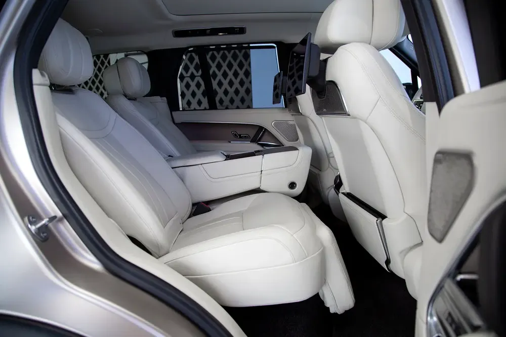 VOGUE FIRST EDITION P530 | GCC | DEALER WARRANTY + SERVICE | REAR ENTERTAINMENT - Image 10
