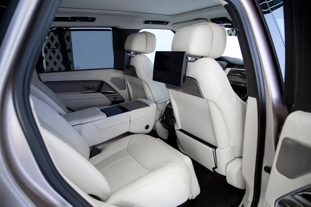 VOGUE FIRST EDITION P530 | GCC | DEALER WARRANTY + SERVICE | REAR ENTERTAINMENT - Image 11