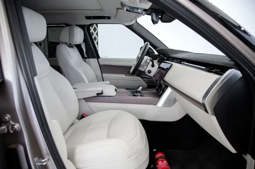 VOGUE FIRST EDITION P530 | GCC | DEALER WARRANTY + SERVICE | REAR ENTERTAINMENT - Image 13
