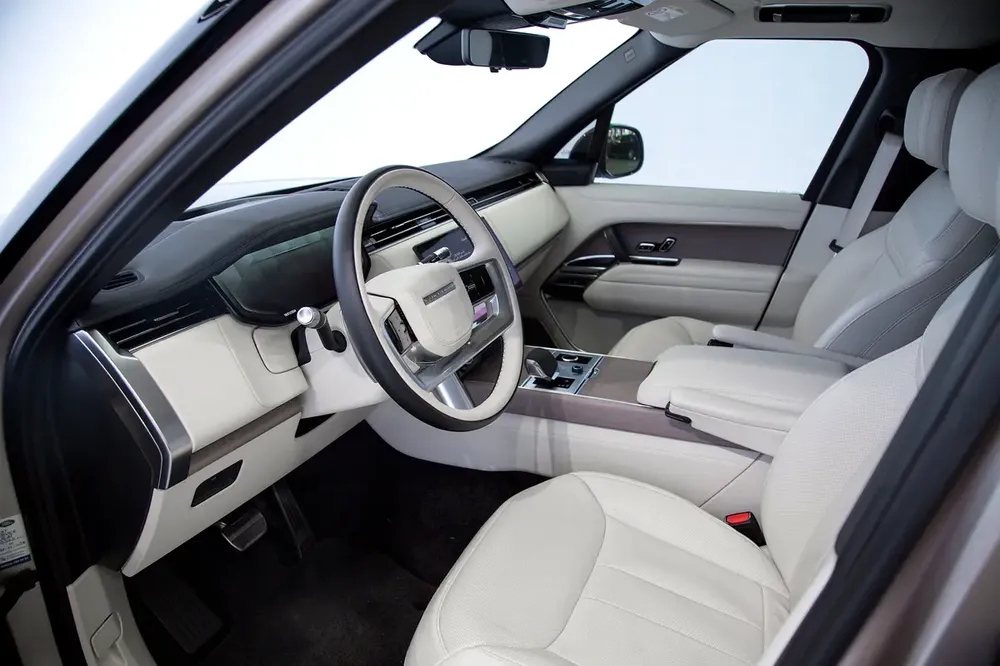VOGUE FIRST EDITION P530 | GCC | DEALER WARRANTY + SERVICE | REAR ENTERTAINMENT - Image 6