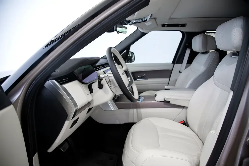 VOGUE FIRST EDITION P530 | GCC | DEALER WARRANTY + SERVICE | REAR ENTERTAINMENT - Image 7
