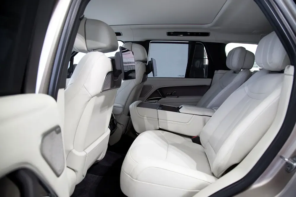 VOGUE FIRST EDITION P530 | GCC | DEALER WARRANTY + SERVICE | REAR ENTERTAINMENT - Image 8