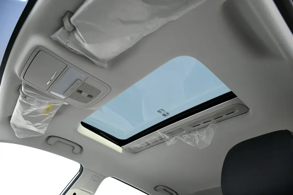 2025 MG 5 Comfort 1.5L Automatic with Sunroof ! Leather seats - Image 11