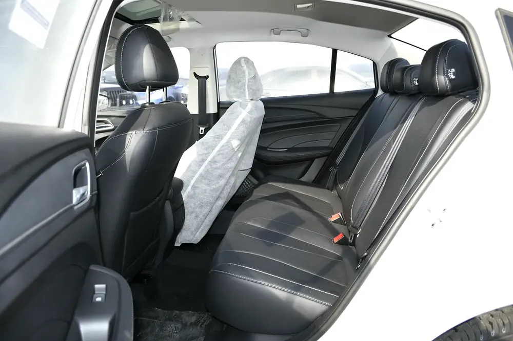 2025 MG 5 Comfort 1.5L Automatic with Sunroof ! Leather seats - Image 12