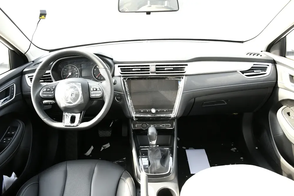 2025 MG 5 Comfort 1.5L Automatic with Sunroof ! Leather seats - Image 13