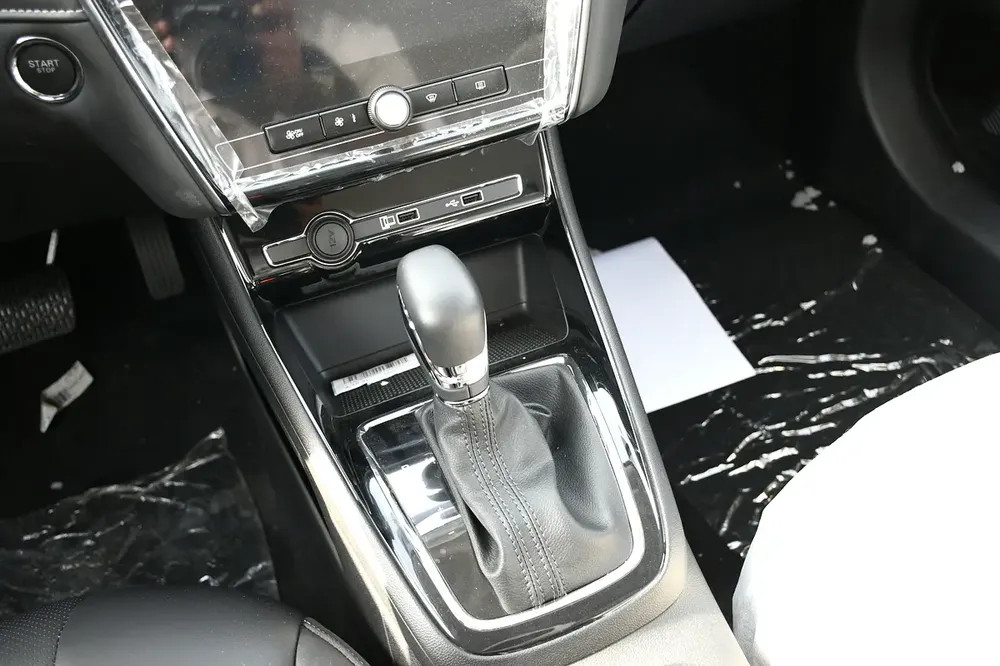 2025 MG 5 Comfort 1.5L Automatic with Sunroof ! Leather seats - Image 15