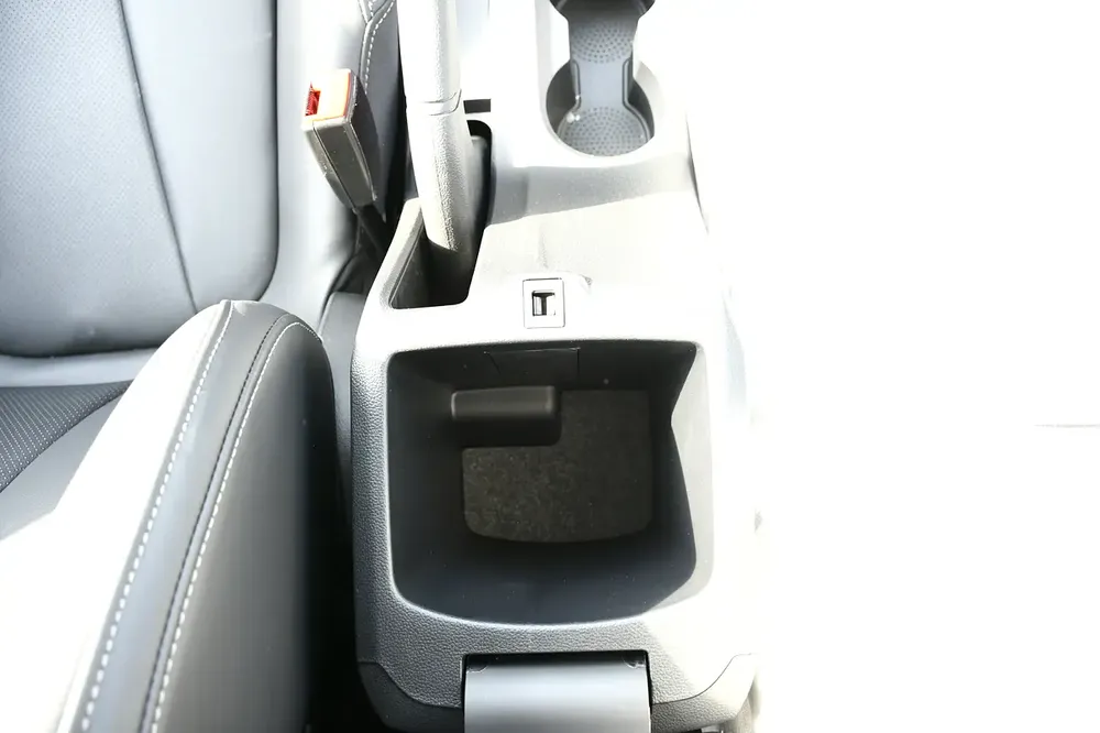 2025 MG 5 Comfort 1.5L Automatic with Sunroof ! Leather seats - Image 16