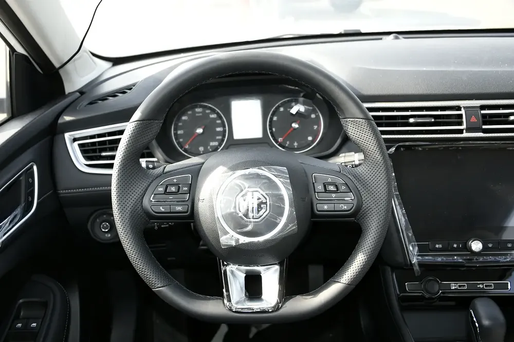 2025 MG 5 Comfort 1.5L Automatic with Sunroof ! Leather seats - Image 18