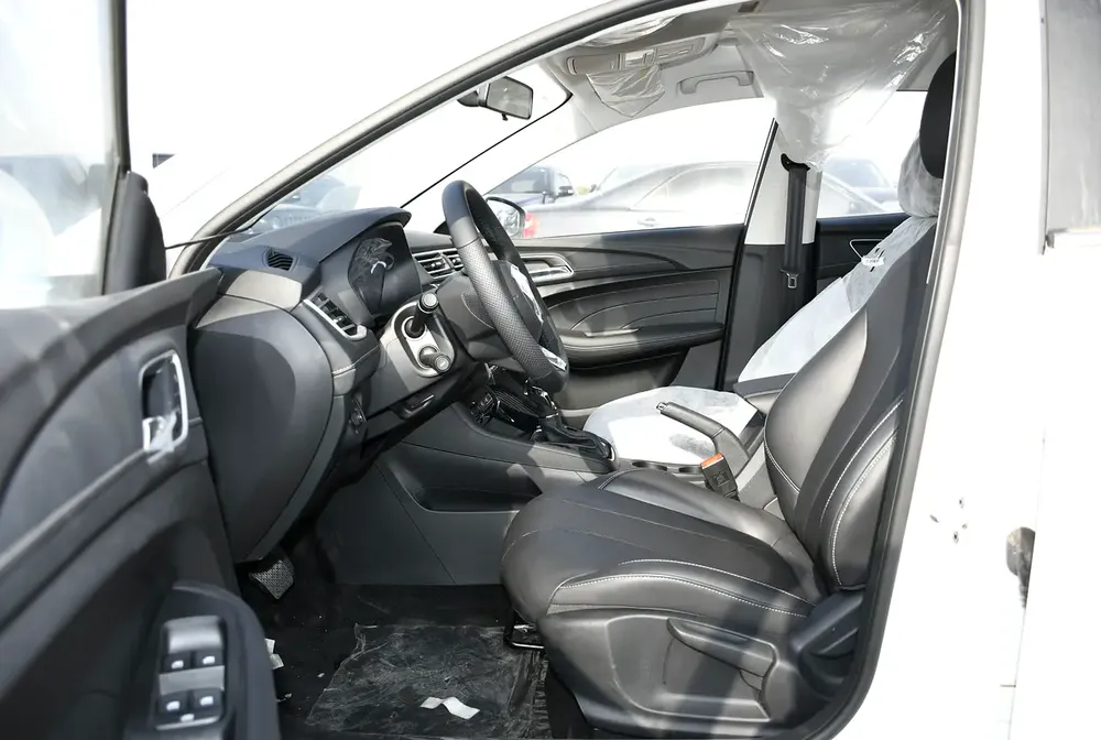 2025 MG 5 Comfort 1.5L Automatic with Sunroof ! Leather seats - Image 8