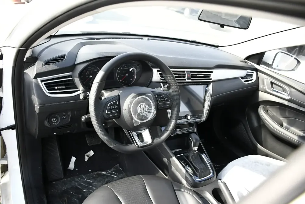 2025 MG 5 Comfort 1.5L Automatic with Sunroof ! Leather seats - Image 9