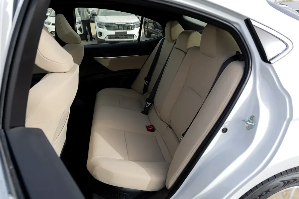 Toyota Camry LE 2.5 L | Hybrid | White | Panoramic Sunroof | Electric Chair | 2026 GCC Specs - Image 10