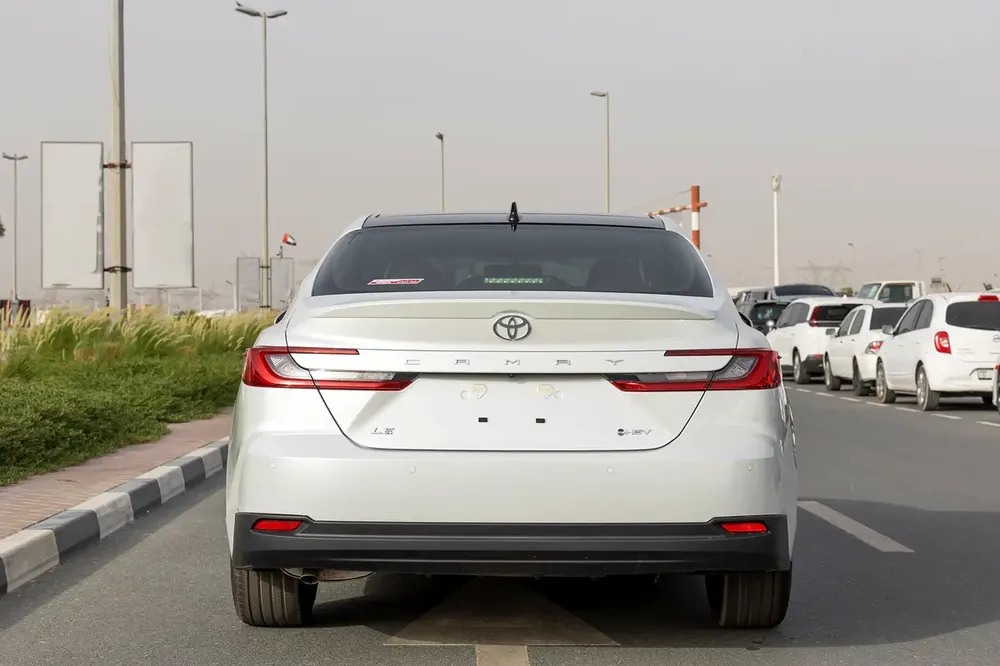 Toyota Camry LE 2.5 L | Hybrid | White | Panoramic Sunroof | Electric Chair | 2026 GCC Specs - Image 5