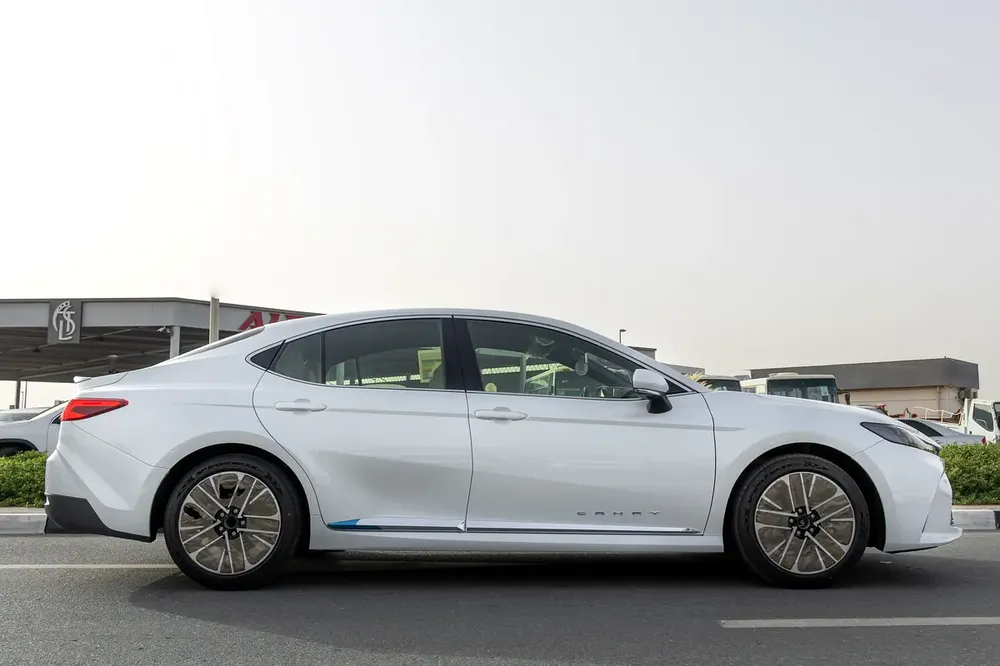 Toyota Camry LE 2.5 L | Hybrid | White | Panoramic Sunroof | Electric Chair | 2026 GCC Specs - Image 6