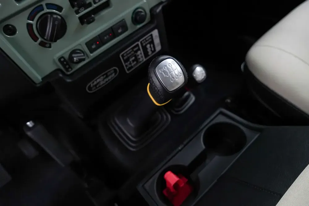 2016 LANDROVER DEFENDER 110 CLASSIC / 7 SEATER - Image 10