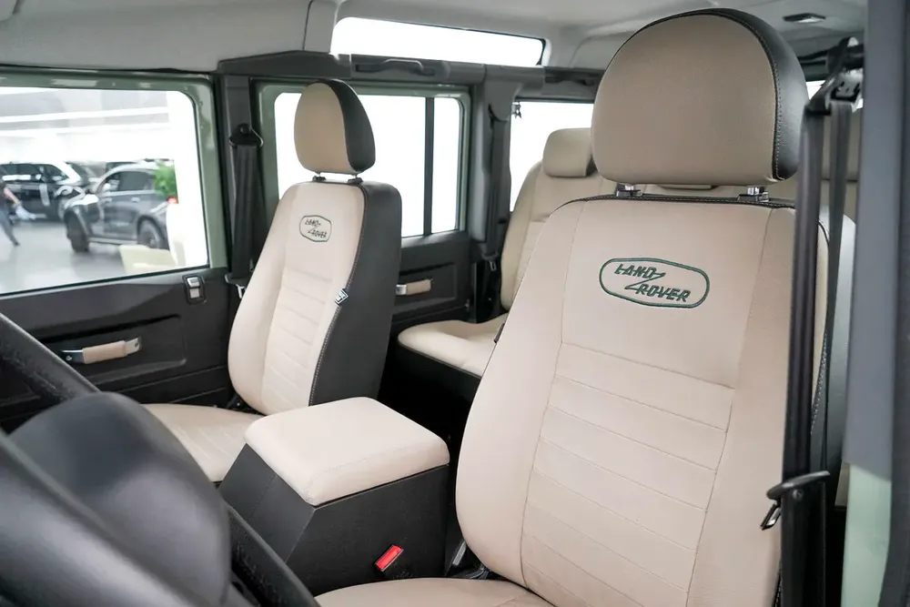 2016 LANDROVER DEFENDER 110 CLASSIC / 7 SEATER - Image 12