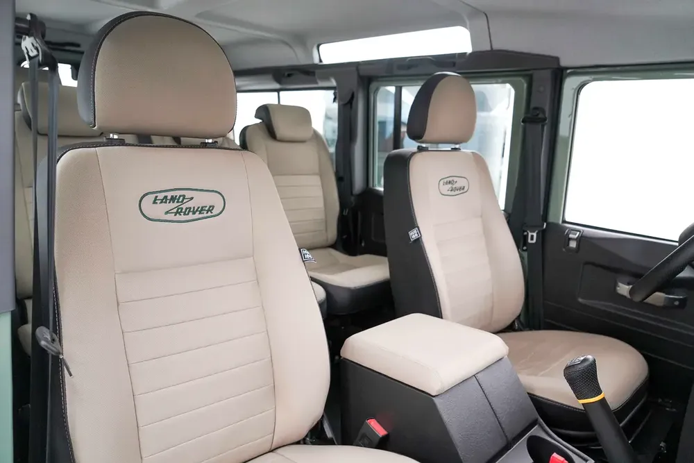 2016 LANDROVER DEFENDER 110 CLASSIC / 7 SEATER - Image 13