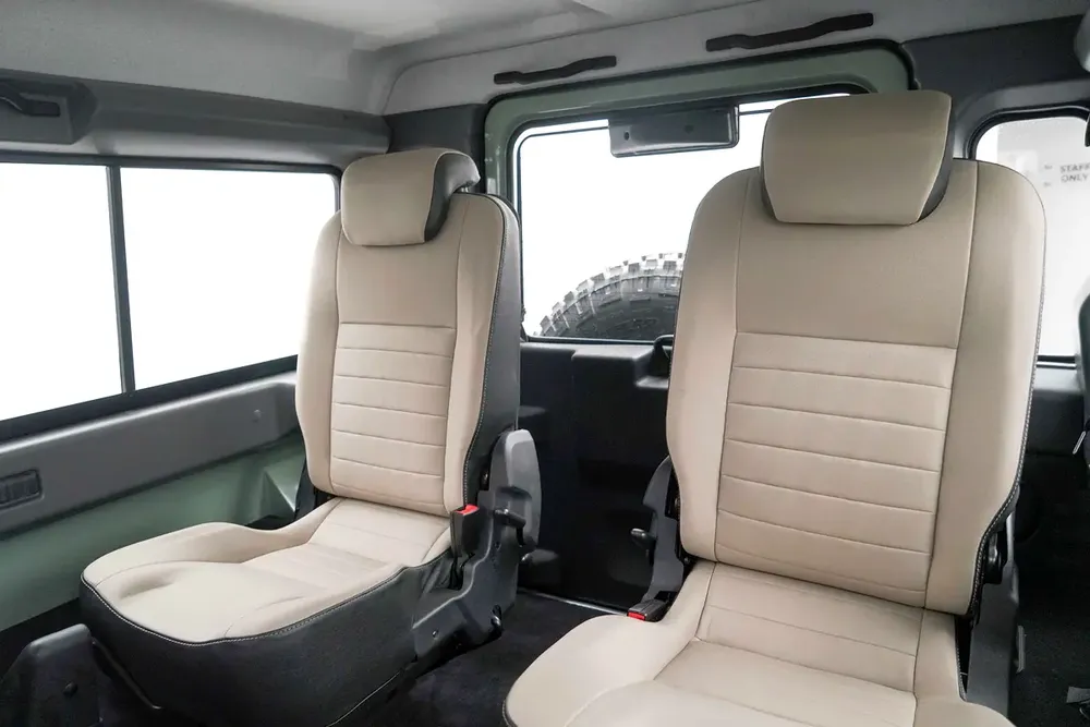 2016 LANDROVER DEFENDER 110 CLASSIC / 7 SEATER - Image 15