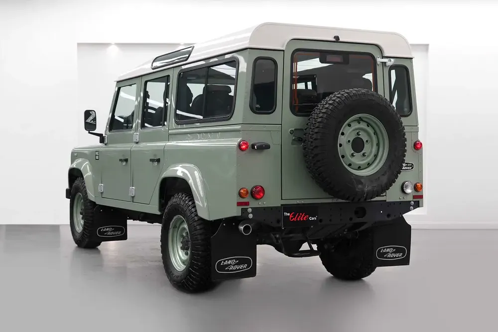 2016 LANDROVER DEFENDER 110 CLASSIC / 7 SEATER - Image 4