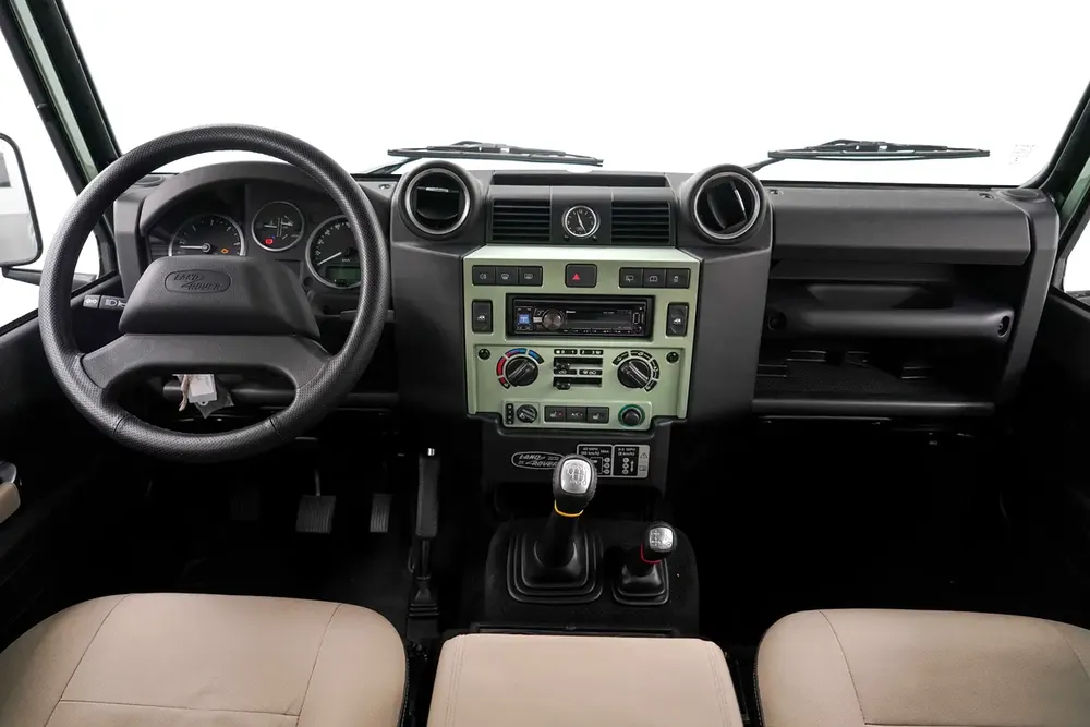 2016 LANDROVER DEFENDER 110 CLASSIC / 7 SEATER - Image 8