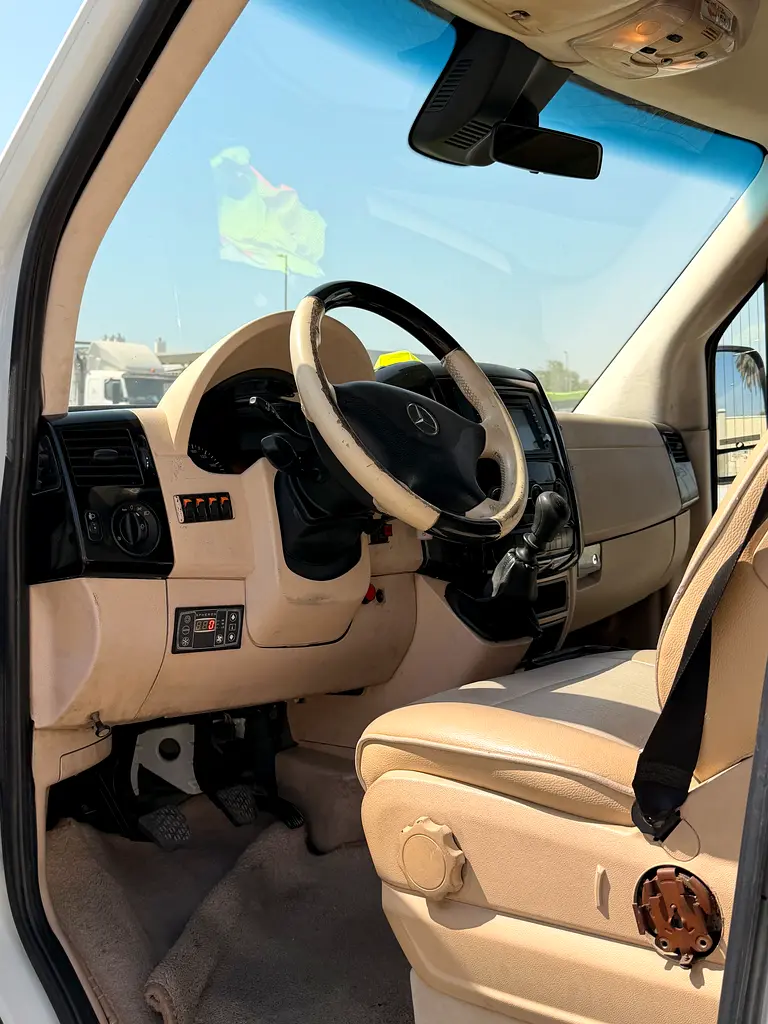 Mercedes-Benz Sprinter 515 CDI 2018 GCC Spec - Image 13