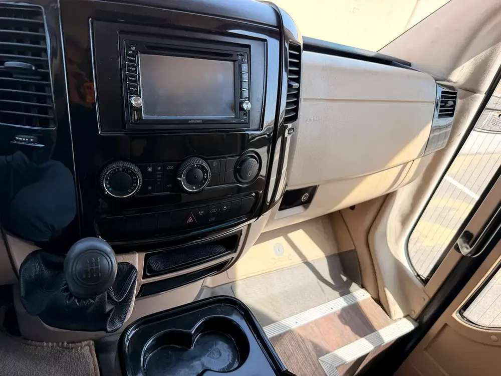 Mercedes-Benz Sprinter 515 CDI 2018 GCC Spec - Image 19
