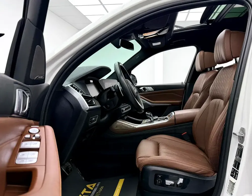 2020 BMW X7 xDrive40i M-Sport, Warranty, Full BMW Service History, 7 Seater, Fully Loaded, GCC - Image 8