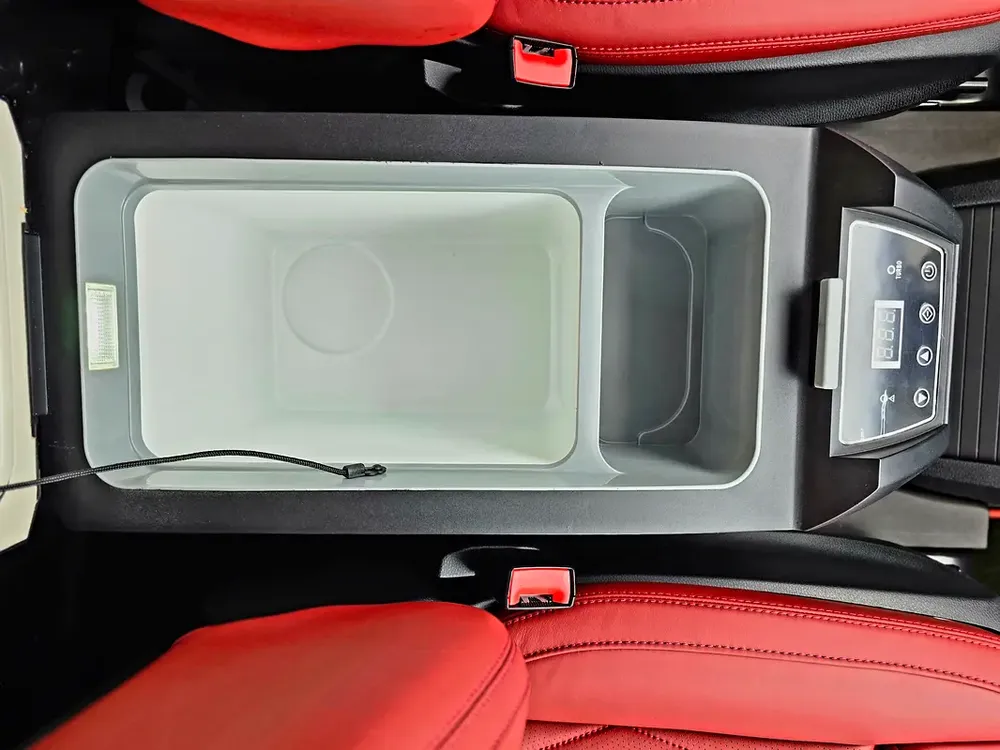 Mercedes-Benz V250 Falcon Edition 2024 Only 600 KM Driven | GCC Specs | Literally Brand New - Image 16