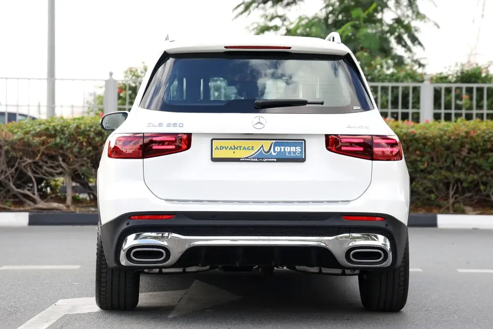 MERCEDES BENZ GLB 250 4MATIC 2025 GCC 10,700 KM - Image 8