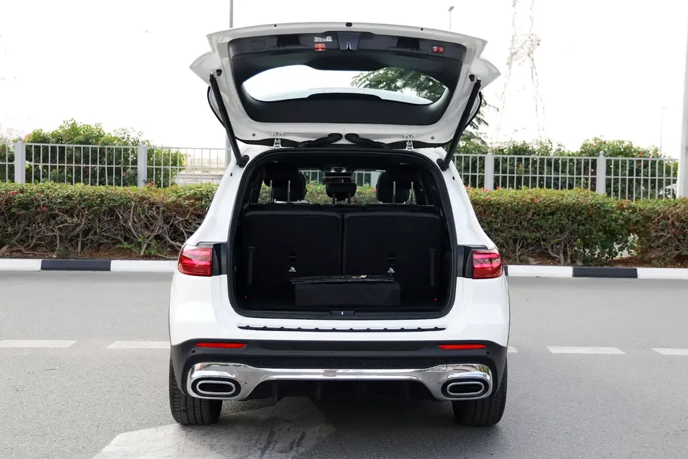 MERCEDES BENZ GLB 250 4MATIC 2025 GCC 10,700 KM - Image 9