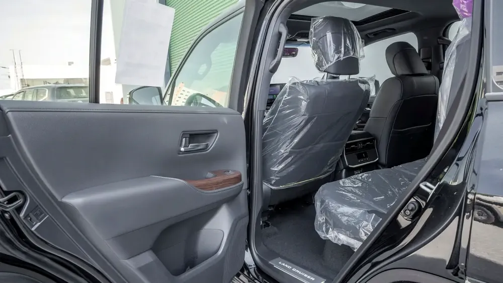 Toyota Land Cruiser GXR 3.5L Hybrid 2026, GCC Specs - Brand New! - Image 16