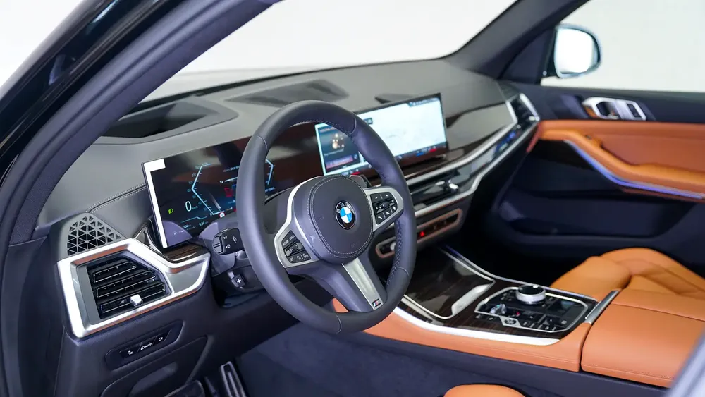 X5 xDrive40i M Sport | AED 5,647 PM | Warranty November 2027- Service November 2028 | GCC - Image 4